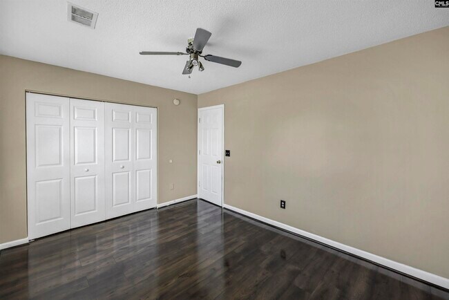 Building Photo - 331 Woodcote Dr