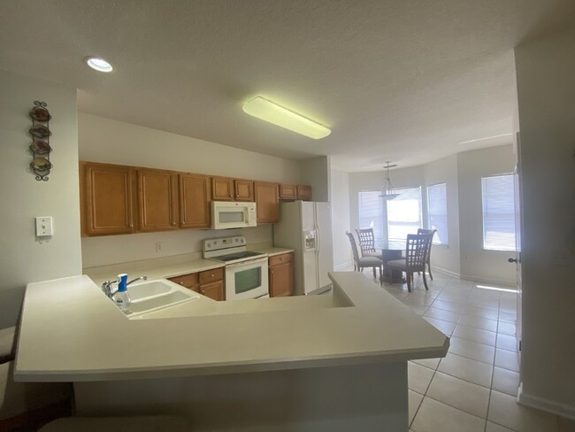 Building Photo - FOR RENT:  3 Bedroom 2 Bathroom Condo w/at...