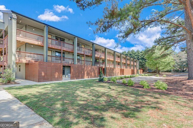 Building Photo - 710 Jesse Jewell Pkwy SE