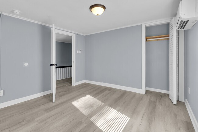 Building Photo - 522 Crawford St