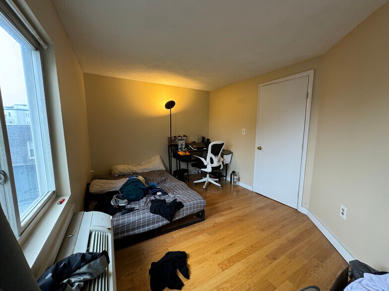 Building Photo - 385 Dorchester St