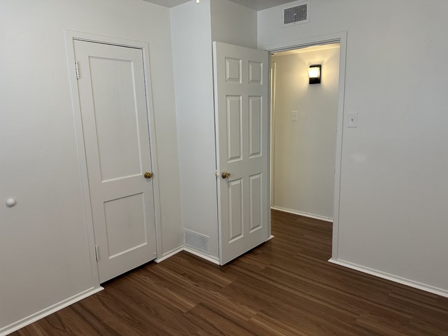 Building Photo - Spacious 4-Bed Home with Garage Near I-225 and Parks!