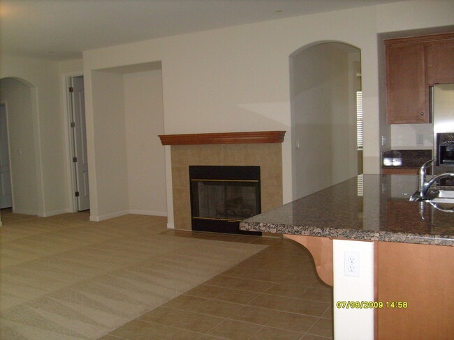 Building Photo - Beautiful 4 Bedroom Home on Prosperity, Modesto