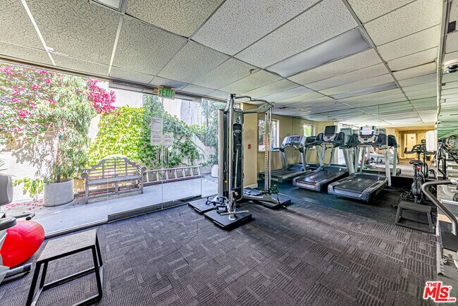 Building Photo - 620 S Gramercy Pl