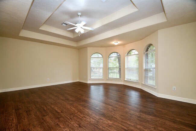 Building Photo - 5211 Holly View Dr