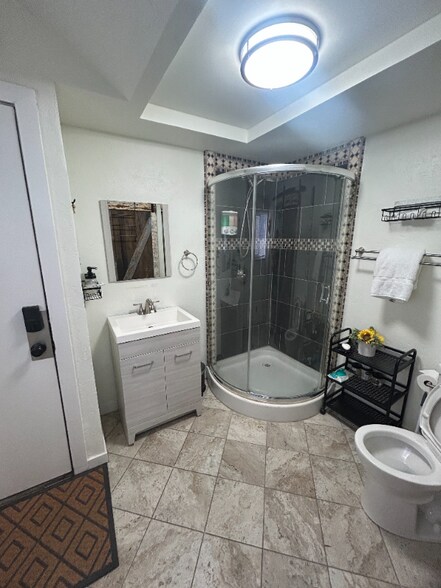 Building Photo - 859 S Grn St