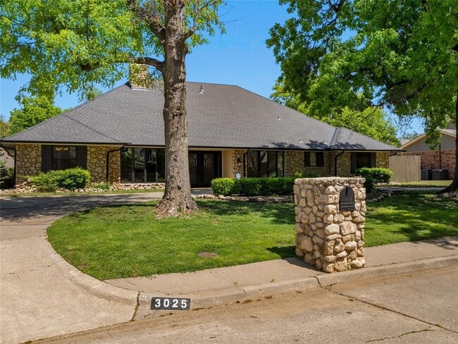 Primary Photo - 3025 Pine Ridge Rd