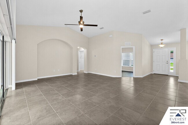 Building Photo - 10 Lysander Ln