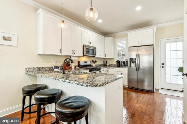 Building Photo - 103 Front St