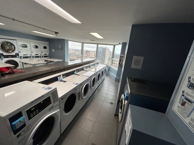 Building Photo - 720 W Gordon Terrace