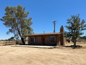Building Photo - COMING SOON! Charming 2 bedroom, 1 bathroom
