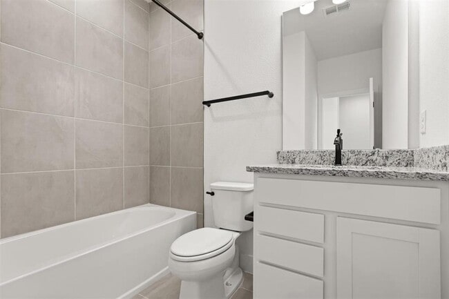 Building Photo - 15244 Groveside Rd