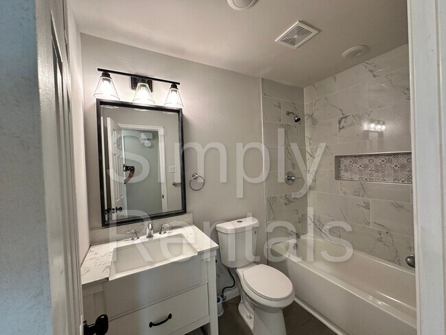 Building Photo - 6716 Flamingo Rd