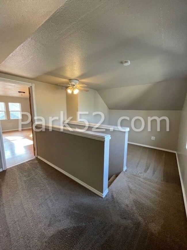 Building Photo - Charming 3 Bed 1 Bath Large Craftsman Styl...