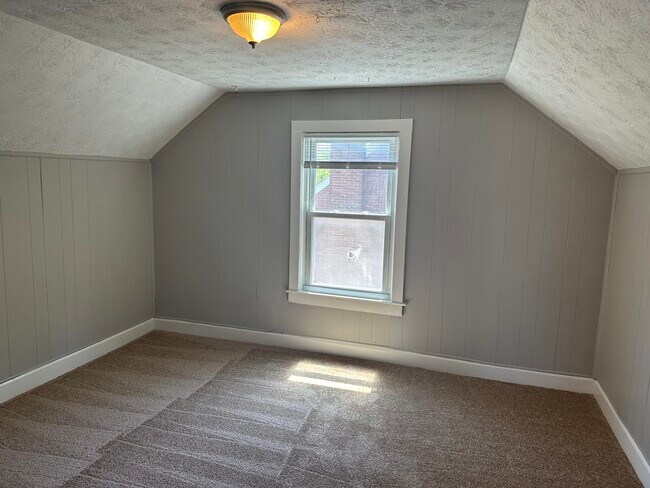 Building Photo - 148 Fairlawn Ave