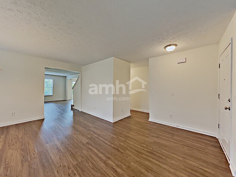Building Photo - 615 Blossom Hill Dr