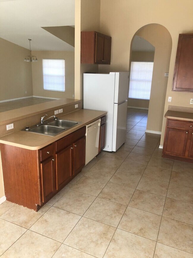 Building Photo - 3 BEDROOM RENTAL HOME AVAILBLE NOW