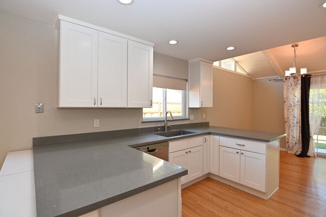 Building Photo - Updated Sunnyvale Beauty, 3/2 with AC