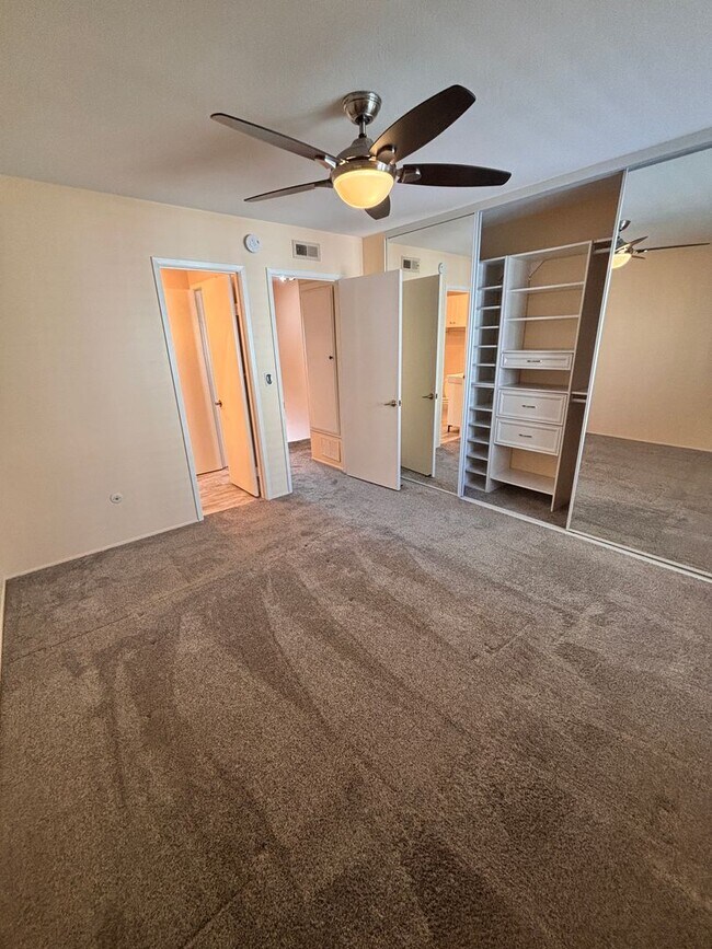 Building Photo - TOWNHOME FOR RENT IN CLAIREMONT - 2BD/1.5BA - ONLY $3,195/MO