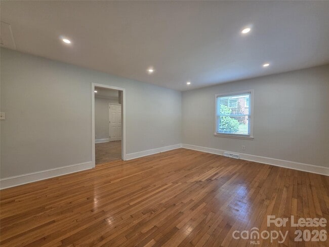 Building Photo - 4426 Holbrook Dr