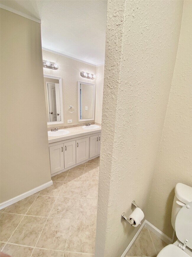 Building Photo - 11720 W Small Oaks Ln