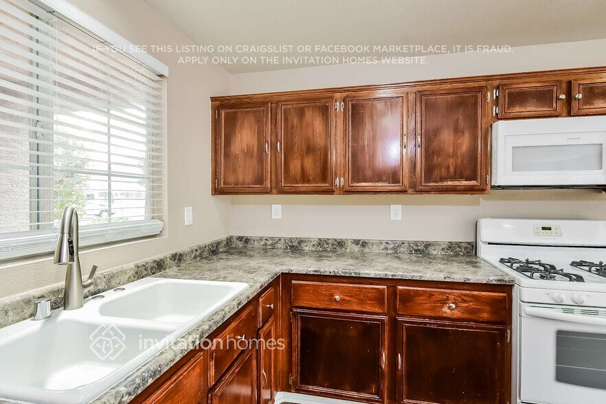 Building Photo - 9500 Chanticleer Ct