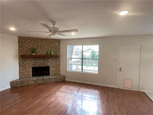 Building Photo - 1911 Heathwood Cir