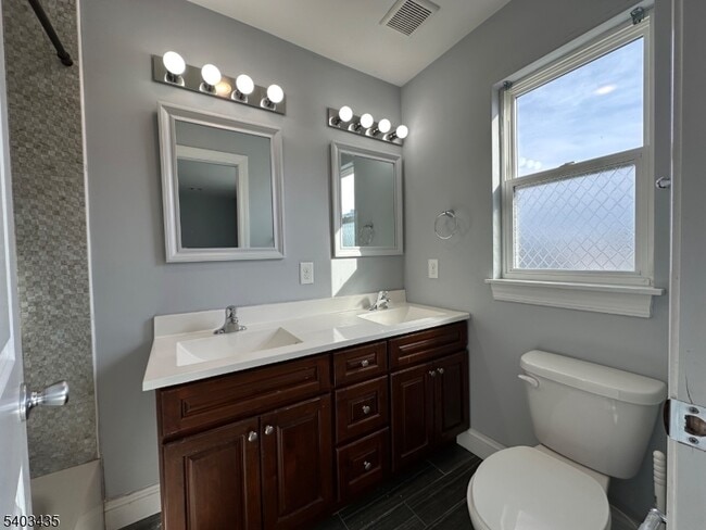 Building Photo - 15 N 6th St