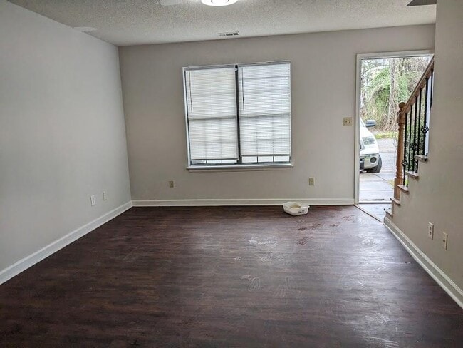 Building Photo - 3751 Oakwood Hills Dr