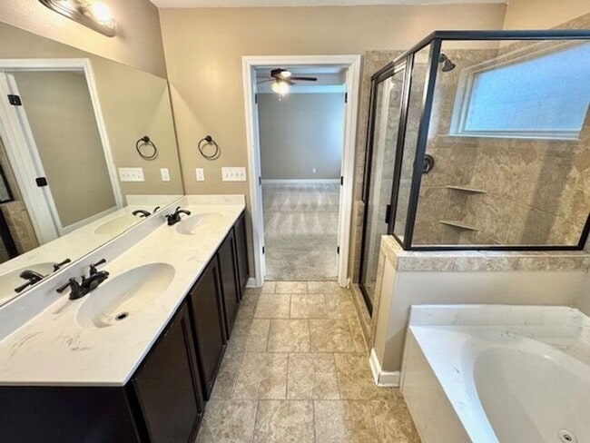 Building Photo - Stonebriar- Spacious 4 Bedroom 2.5 Bath Ho...