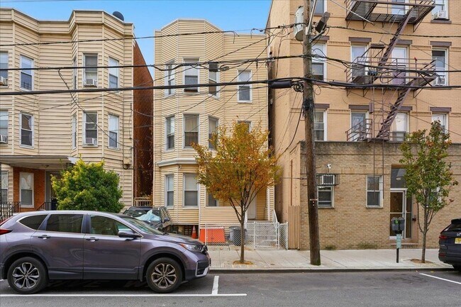 Building Photo - 335 47th St