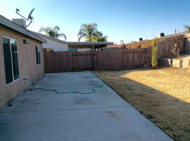 Building Photo - 1516 Hadar Rd