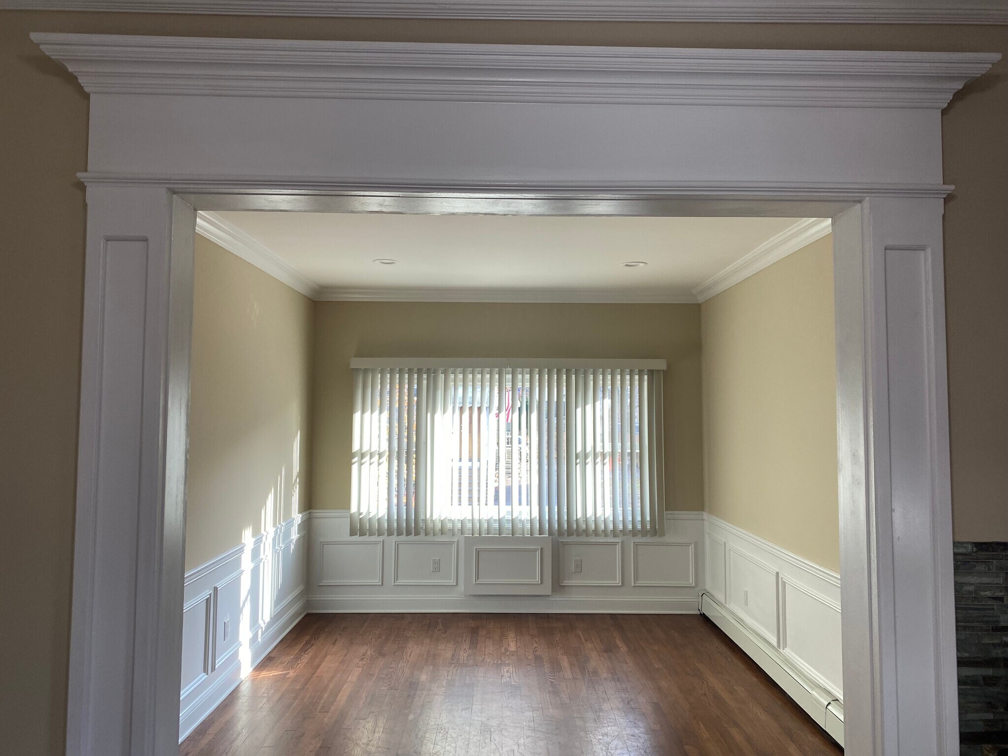 Building Photo - 333 Semel Ave