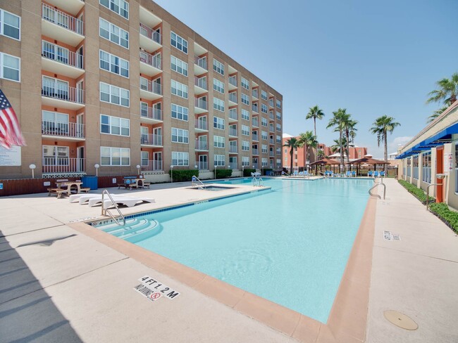 Pool with two hot tubs - 130 Padre Blvd