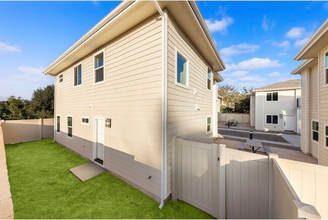 Building Photo - 648 W Grand Ave