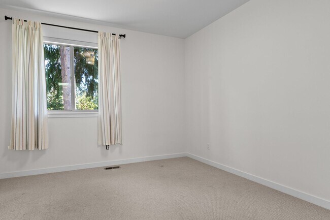 Building Photo - 4bd/2.75ba Seattle Home