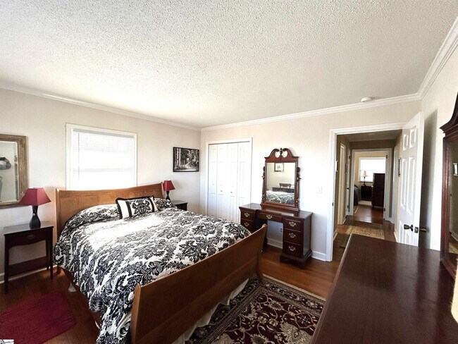 Building Photo - 1671 Hogback Mountain Rd