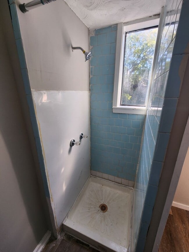 Building Photo - Two Bedroom Single Family Home!