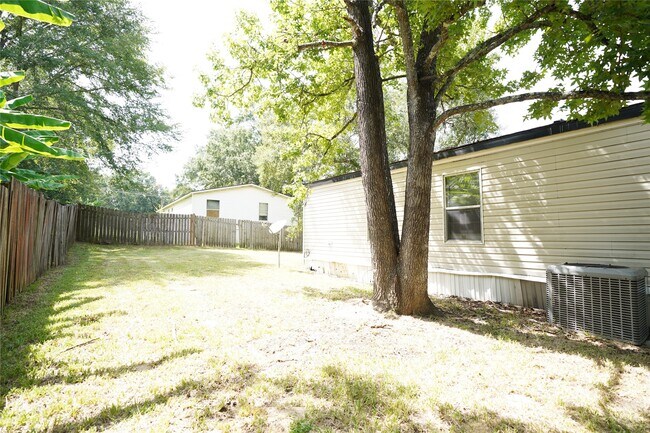 Building Photo - 9533 Cypress Dr