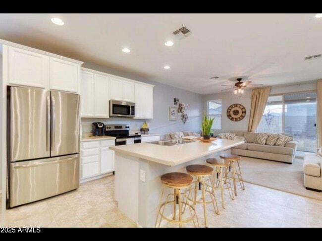 Building Photo - 6928 S 77th Ln