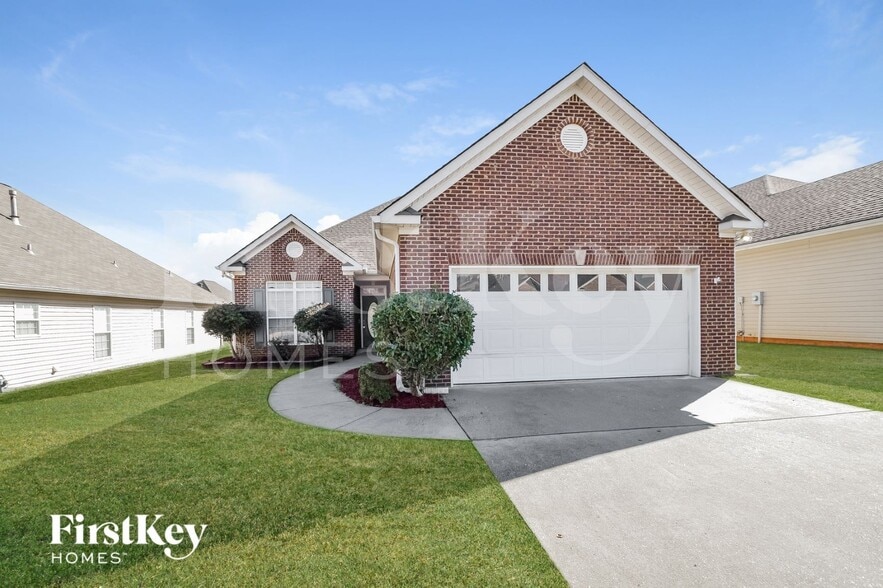 Primary Photo - 15 Trellis Cir