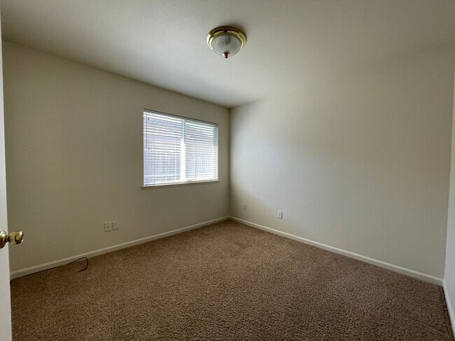Building Photo - Charming single story home located on the ...