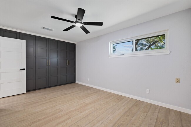 Building Photo - 909 Silber Rd