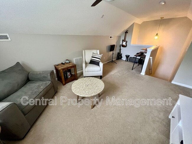 Building Photo - 952 Breezewood Ct