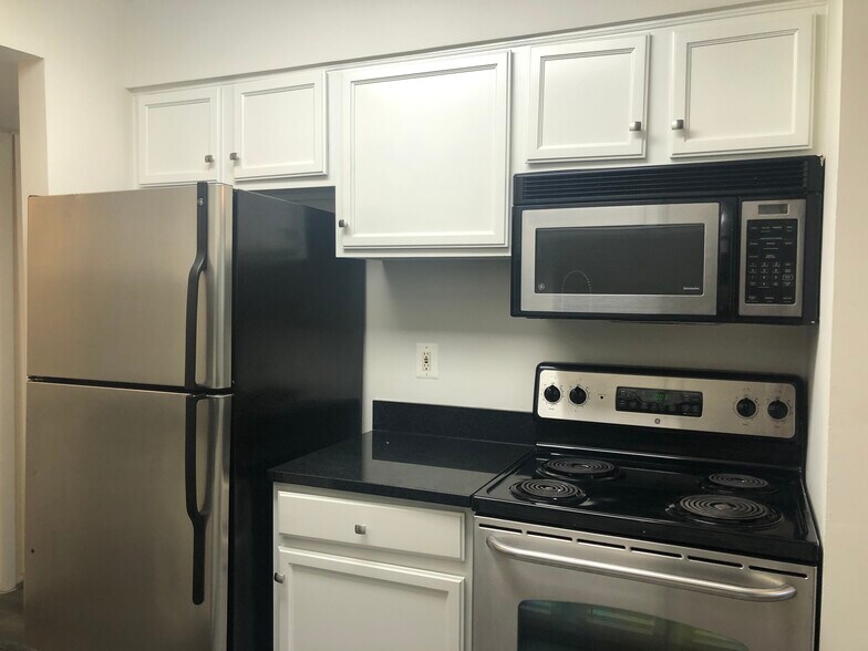 Kitchen 1 - 1734 Ascot Way