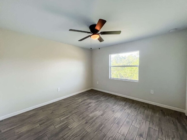 Building Photo - Move-In Special! Half Month FREE – APPLY by November 30th – Modern 3BR/2BA Duplex in Lehigh Acres...