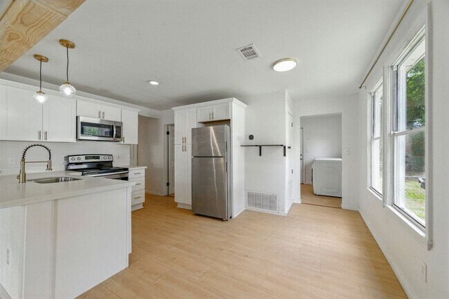 Building Photo - Remodeled 3 Bed/2 Bath Home with Bonus Upper Room Near Booming 9 Mile Rd Hub