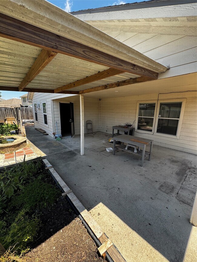 Building Photo - 9311 Camelia Crest Ln
