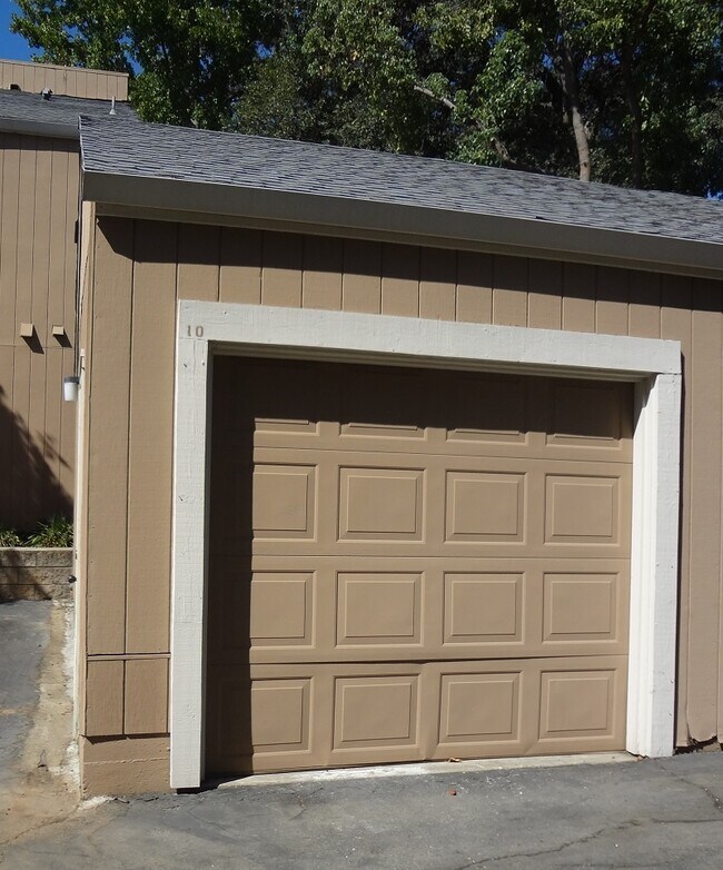 Building Photo - COMING SOON! Beautiful 2 Bedroom 2 Bath Co...