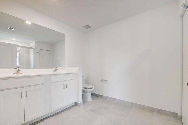 Building Photo - 6773 Broadwater Ln